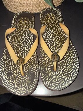Tory Burch Beige Logo Strap Flip Flops Size 9